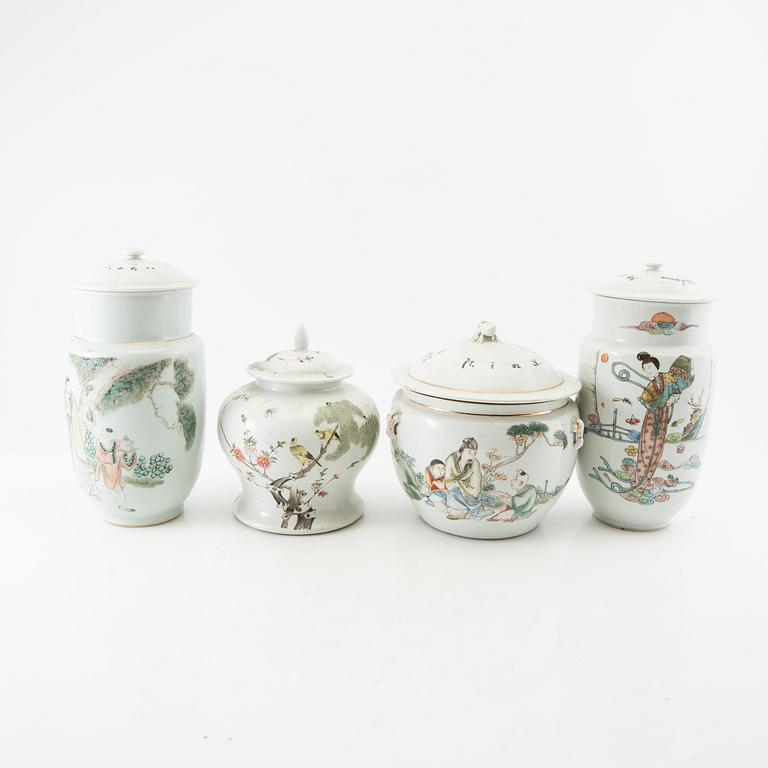 Lock urns 3 pcs and bowl with lid China 20th century porcelain.