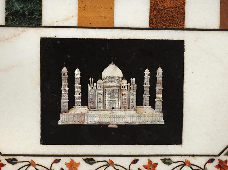 BORDSSKIVA, sk Pietra Dura, 1900-talets andra hälft.