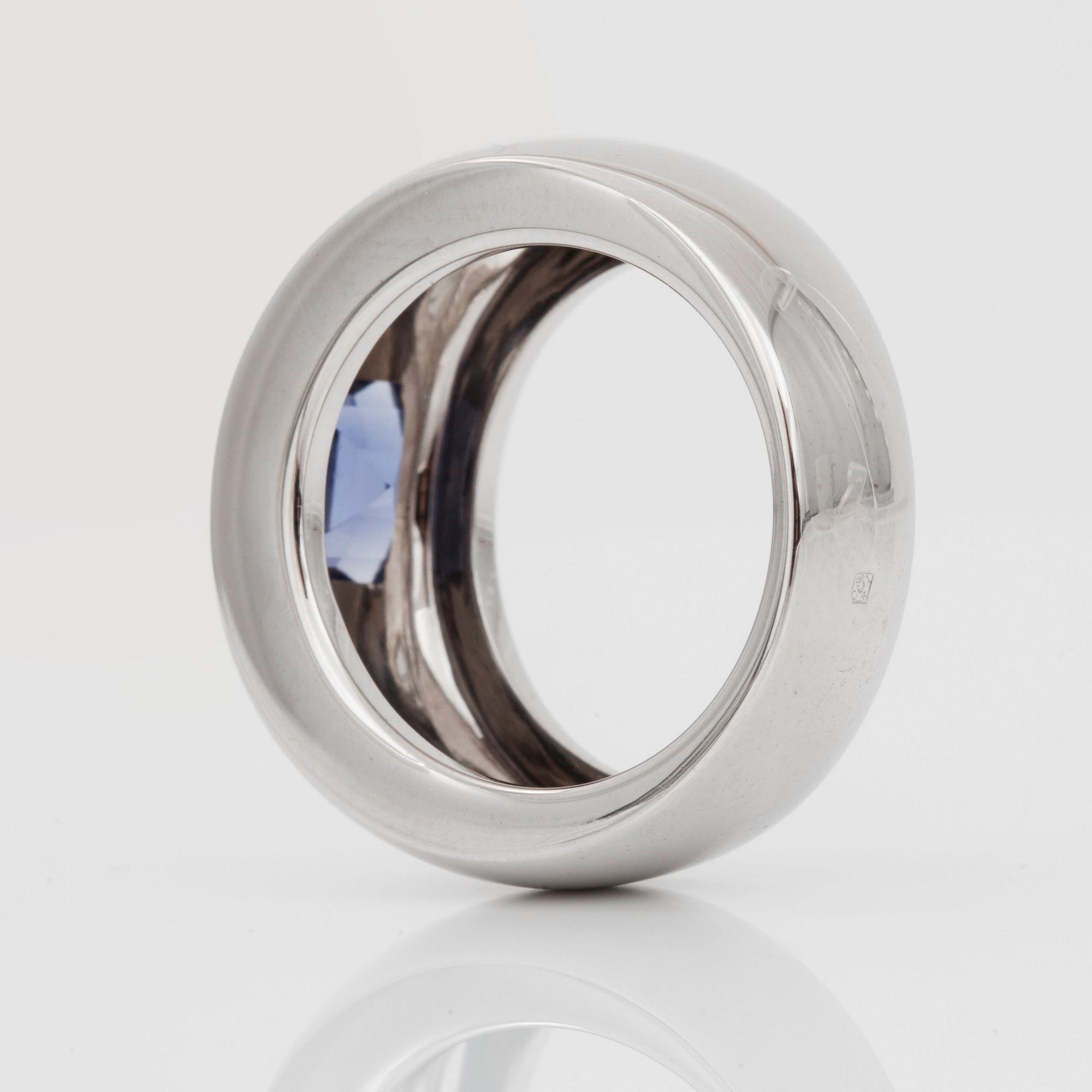 RING, Chaumet, med iolit.