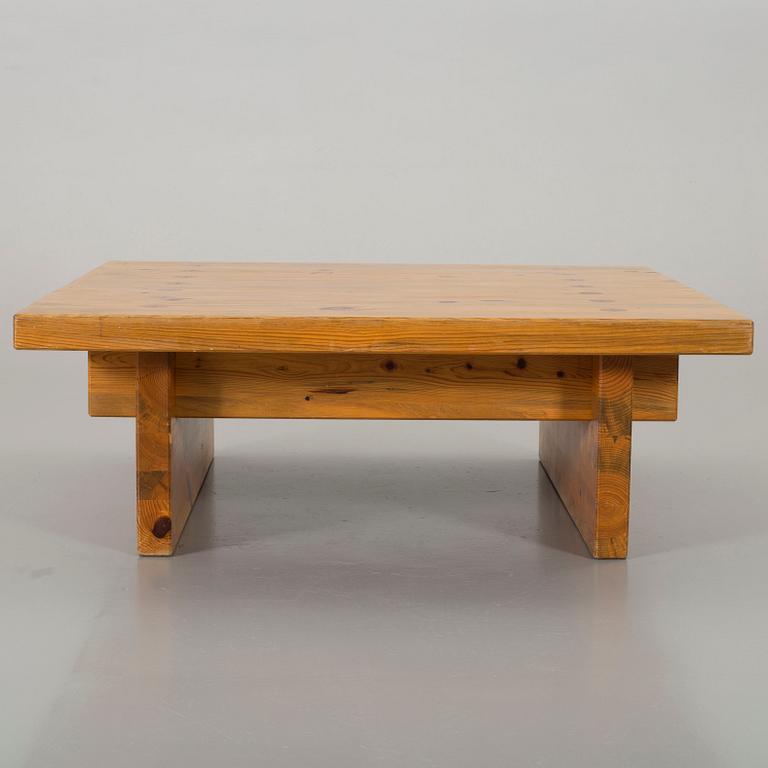 A PINE SOFA TABLE BY ROLAND WILHELMSSON FOR KARL ANDERSSON.