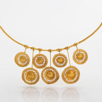 Tapio Wirkkala, a 14K gold collier, 'Viking necklace' by Westerback, Helsinki 1970.