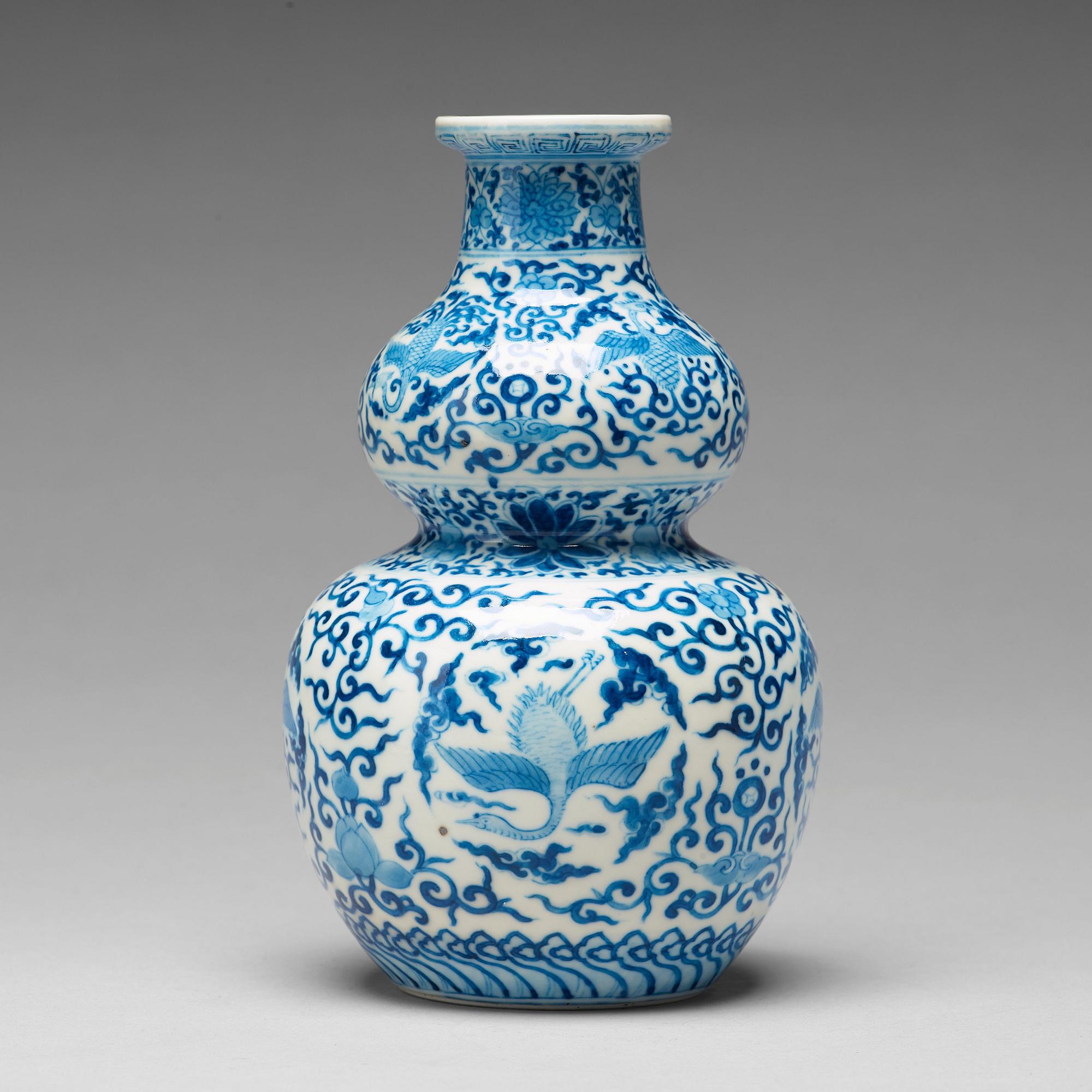 A blue and white double gourd vase, Qing dynasty, Kangxi (1662-1722).