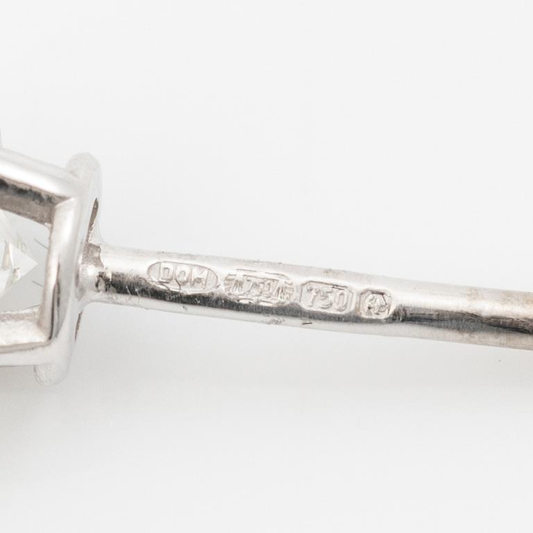 Earrings, a pair, 18K white gold set with round brilliant-cut diamonds totalling 1.03 ct, accompanied by a GIA dossier.