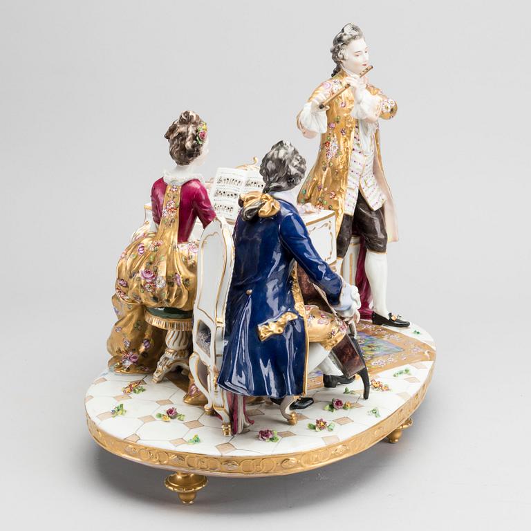 A Rudolstadt-Volkstedt porcelain figurine around 1900.