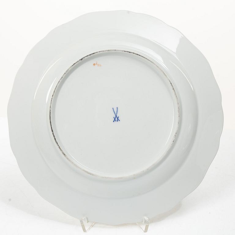 Meissen, A 55 piece "Meissen Rose" (Rote rose/Meissener rose) porcelain dinner service, 20th century.