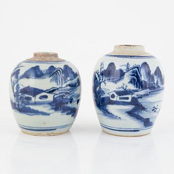 A pairof  Chinese blue and white porcelain jars, Qing dynasty, 18th century.