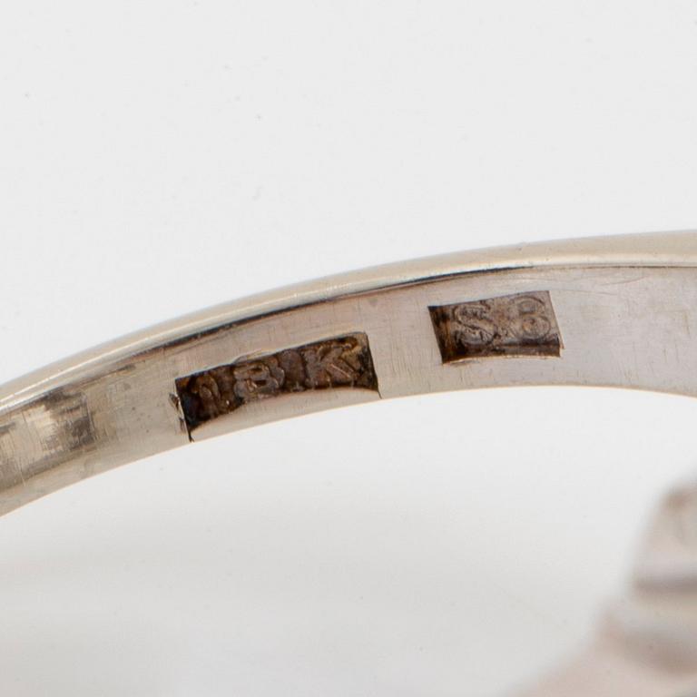 Ring 18K vitguld med gammalslipade diamanter med total vikt ca 1.50 ct.