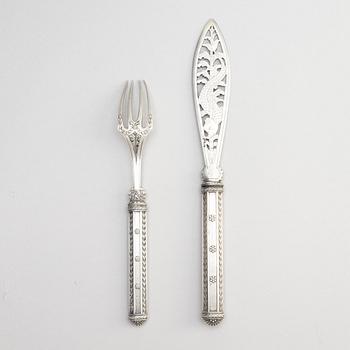 Silver fish cutlery, W.A. Bolin, Moscow 1908-1917 (2 pieces).