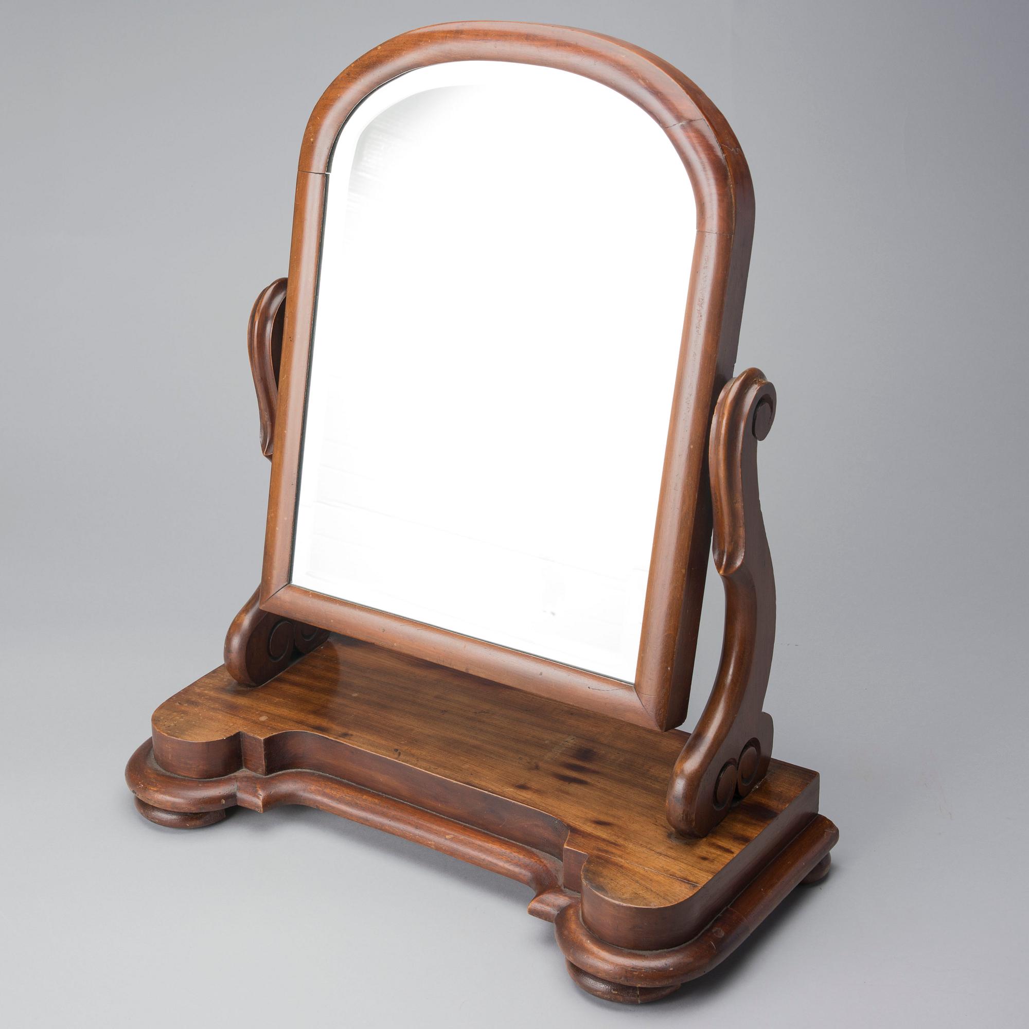 TOILETTESPEGEL, England 1800-talets slut.