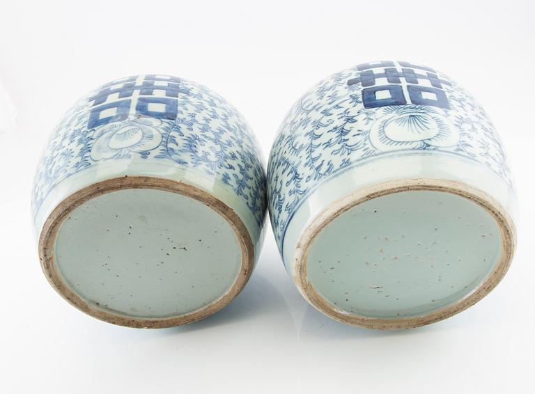 A set of two blue and white jars, late Qing dynasty.