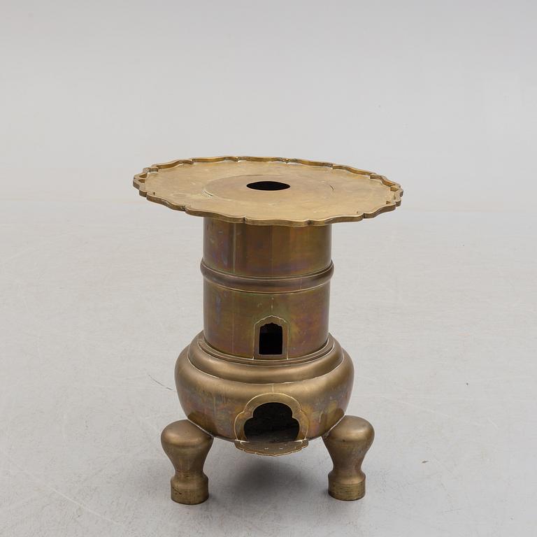 A Chinese brass stove, Qing, circa 1900.