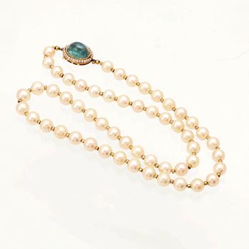 A necklace of cultured pearls, clasp of 18K gold, cabochon cut aquamarine and seed pearls, Atelier Ajour Stockholm 1963.