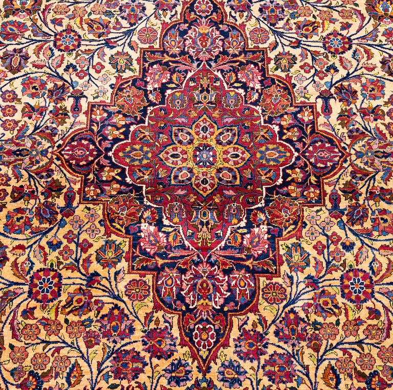 A carpet, semi-antique/old silk Kashan, ca 318,5 x 213,5 cm.