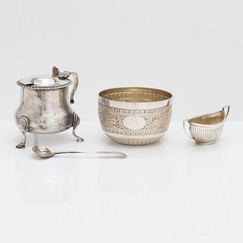 Parti bordssilver, 8 delar, sterlingsilver, England 1885-1909 och Edinburg 1807.