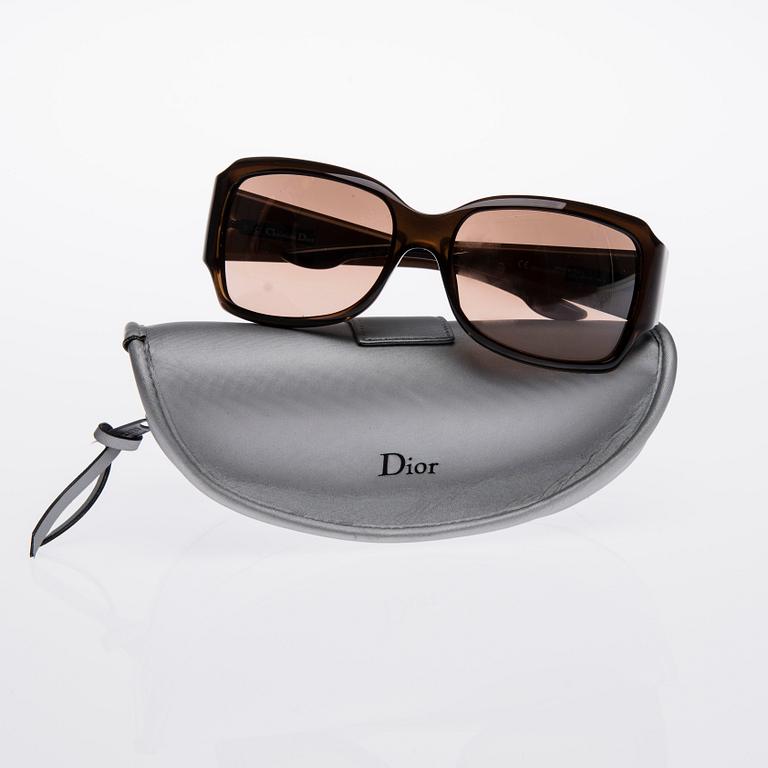 SOLGLASÖGON, Christian Dior.