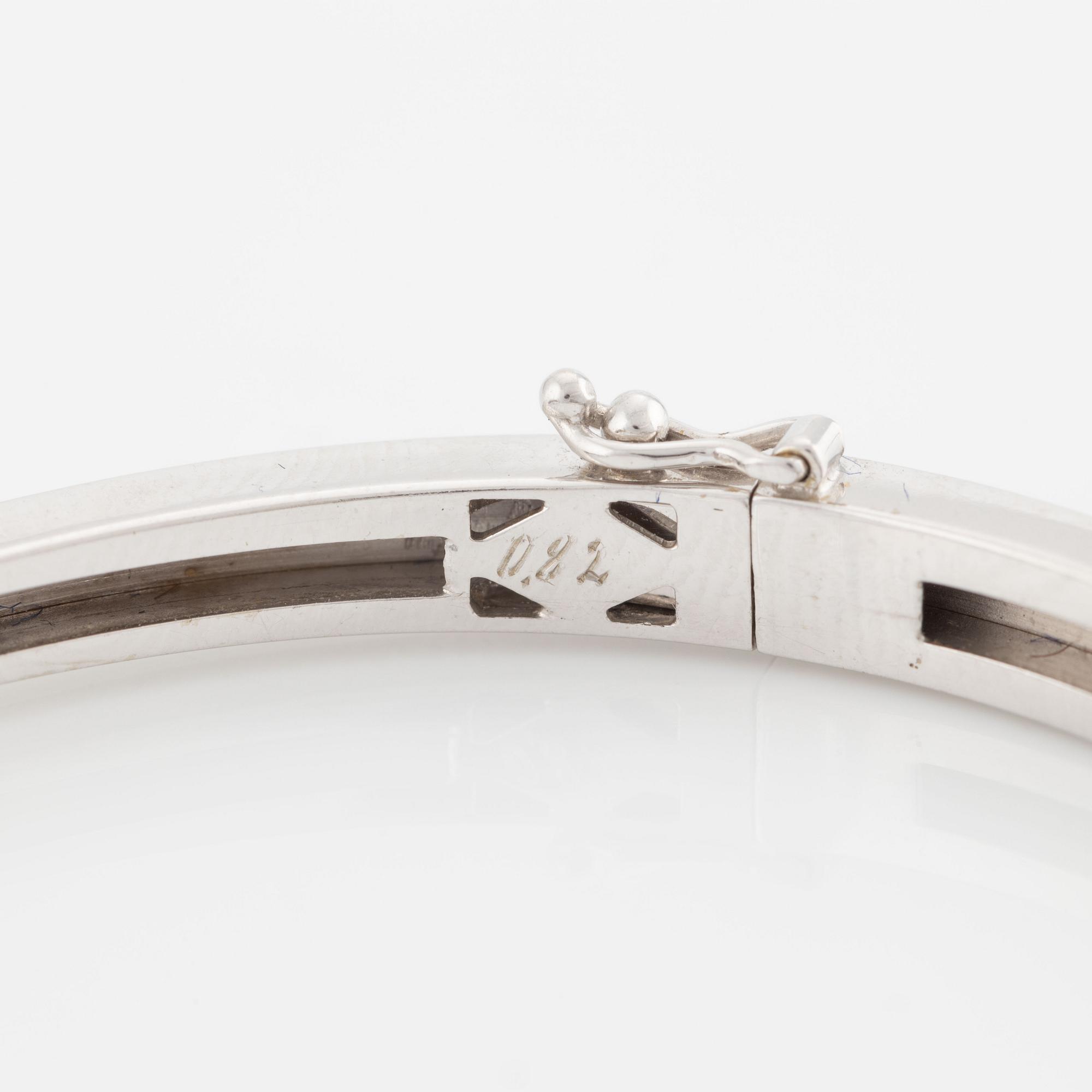 Bracelet 18K white gold with round brilliant-cut diamonds.