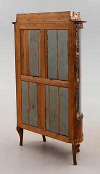 VITRINSKÅP, Louis XIV-stil, 1800-/1900-tal.