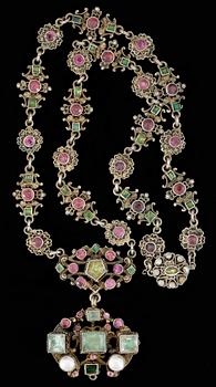 COLLIER, silver med färgade stenar, renässansstil, tidigt 1900-tal. Vikt 54g.