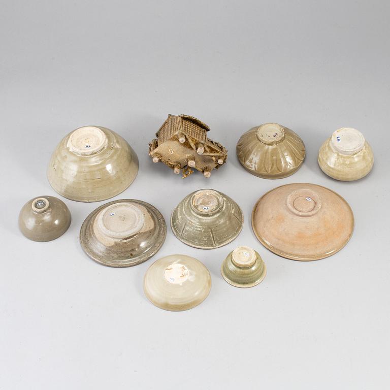 A group of South East Asian ceramics, Thailand, 17th/20th Century. (10 pieces).