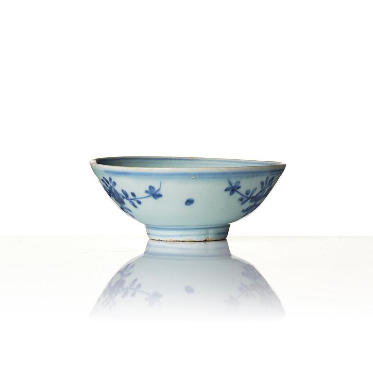 A blue and white bowl and a dish, Ming dynasty (1368-1644).