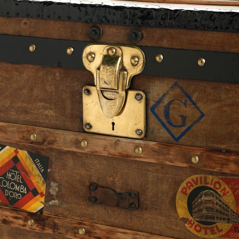 LOUIS VUITTON, a Monogram canvas trunk, late 19th/early 20th century.