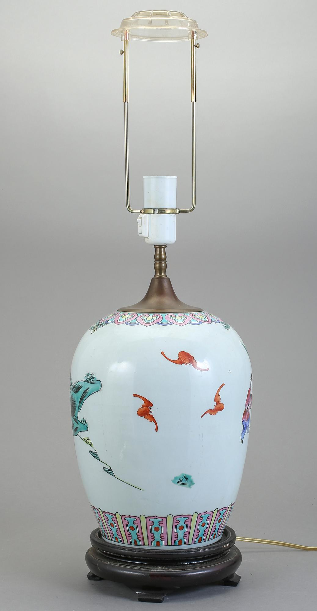 BORDSLAMPA, porslin, Kina, 1900-tal.