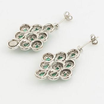 Earrings, a pair, and a pendant in white gold with emeralds and brilliant-cut diamonds.