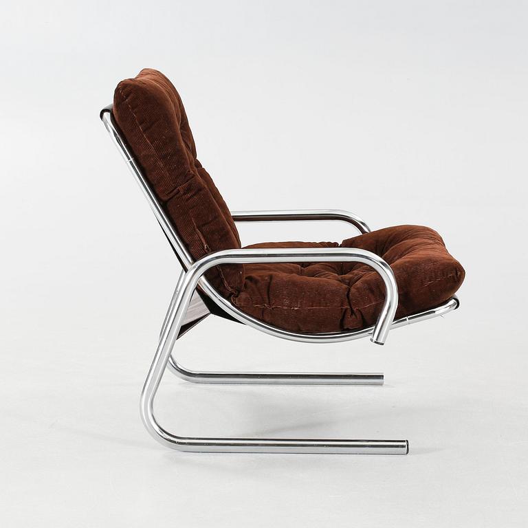 A 1970s armchair.
