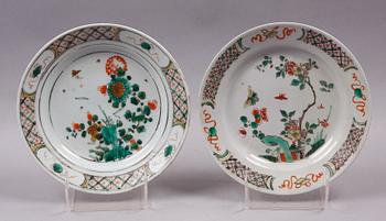 TALLRIKAR, 2 st, porslin, Kina, Kangxi 1700-tal.