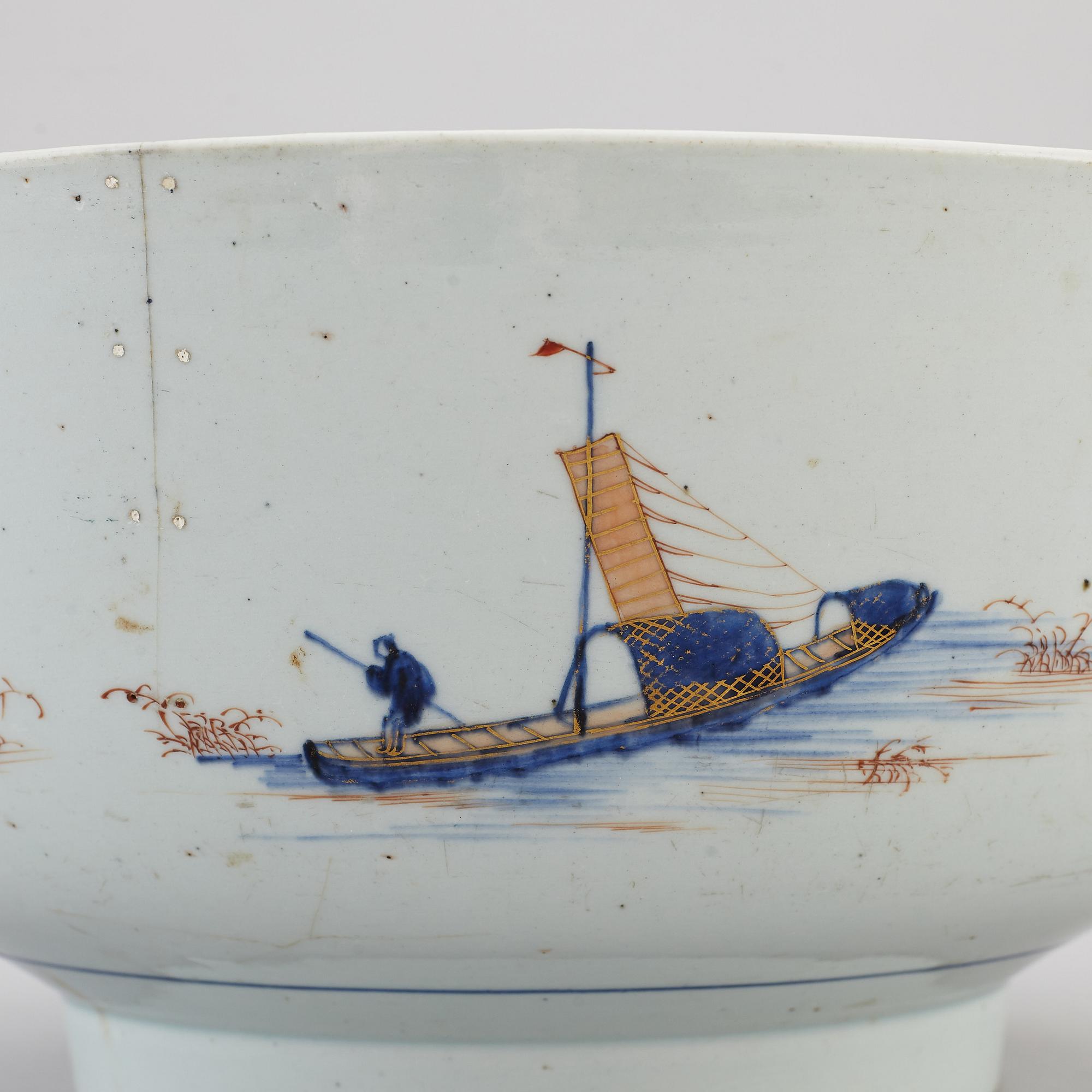 A large blue and white fish bowl/punch bowl, Qing dynasty, 18th Century.