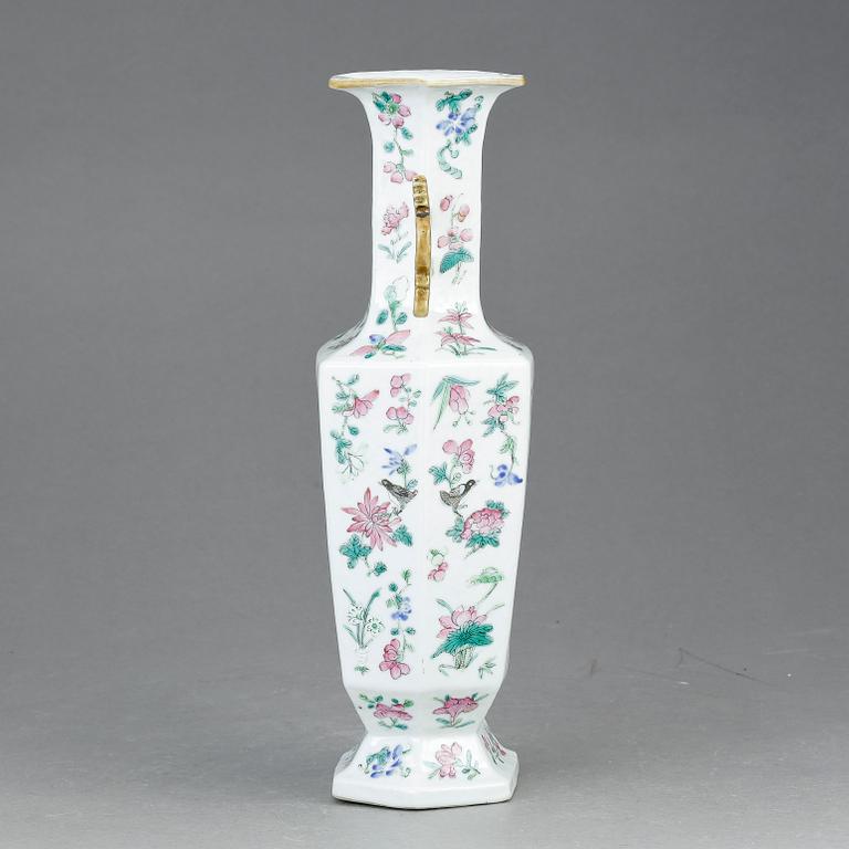 VAS, porslin, Kina, 1800-tal.
