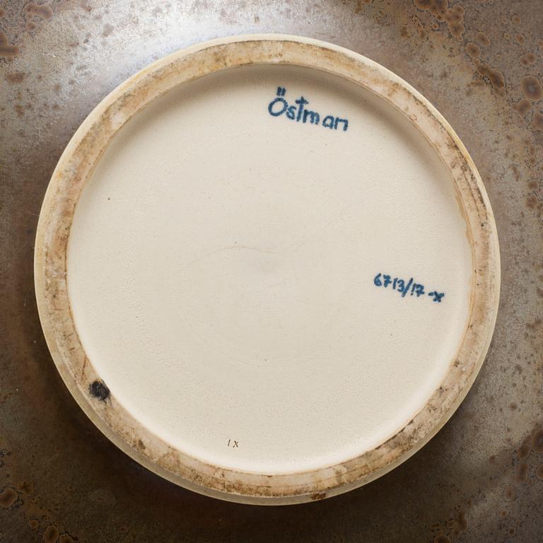 A stoneware dish by Lasse Östman, signed.