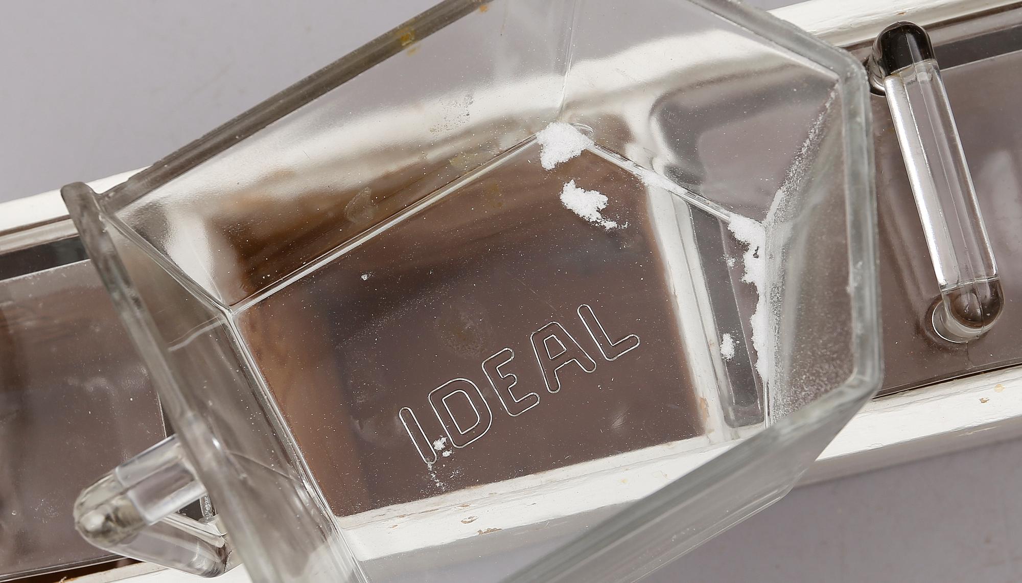 KRYDDSKÅP, 1900-talets mitt.