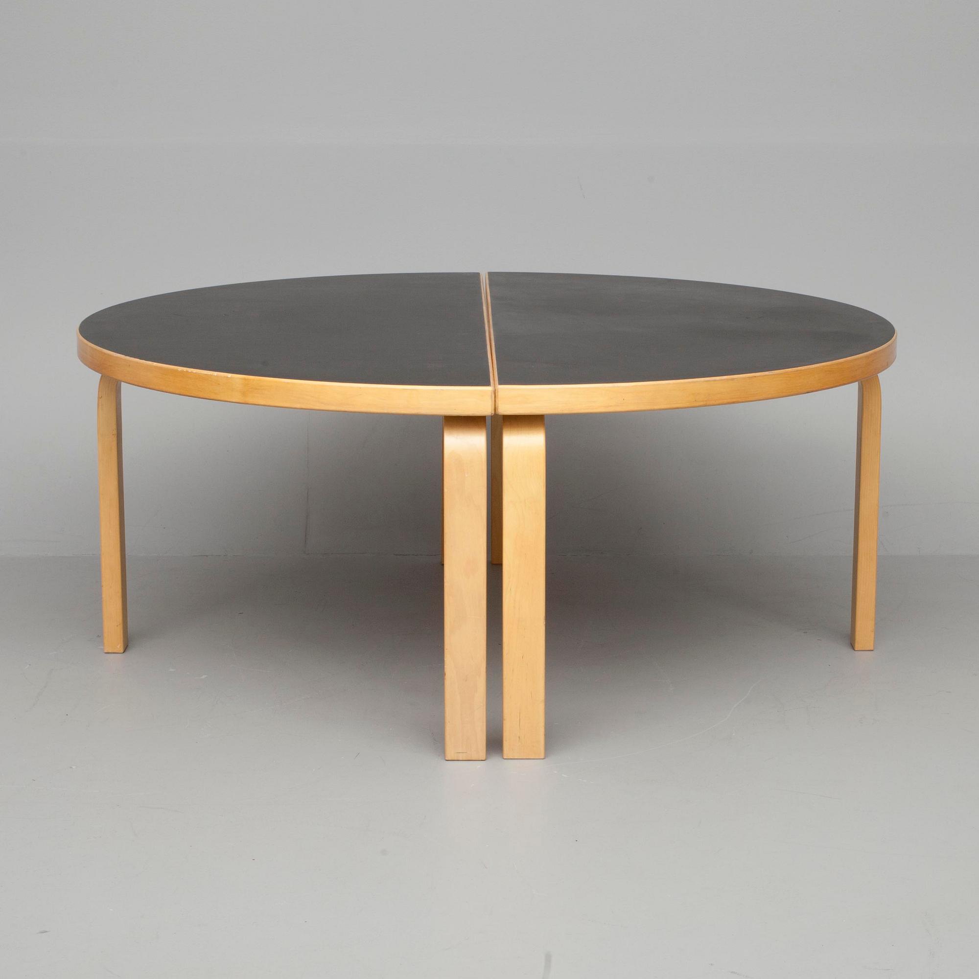 BORD, 2 halvmånformade delar, Alvar Aalto, Artek, modellen formgiven 1935.
