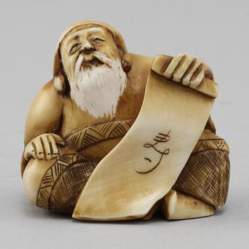 NETSUKE, ben, Japan, signerad, 1900-talets första hälft.