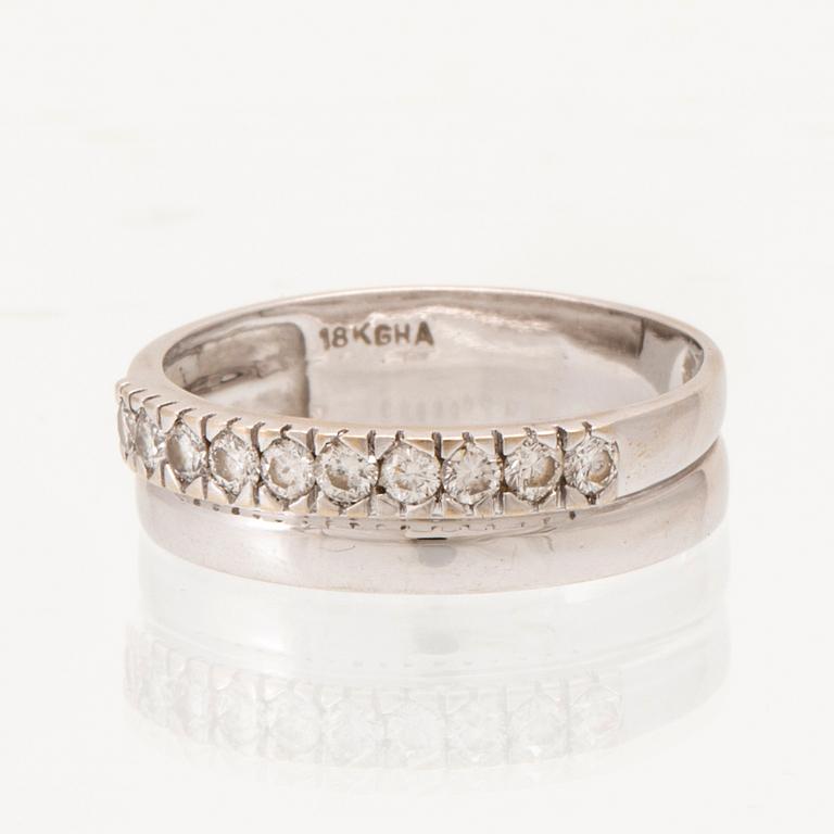 An 18K white gold ring set with round brilliant-cut diamonds.