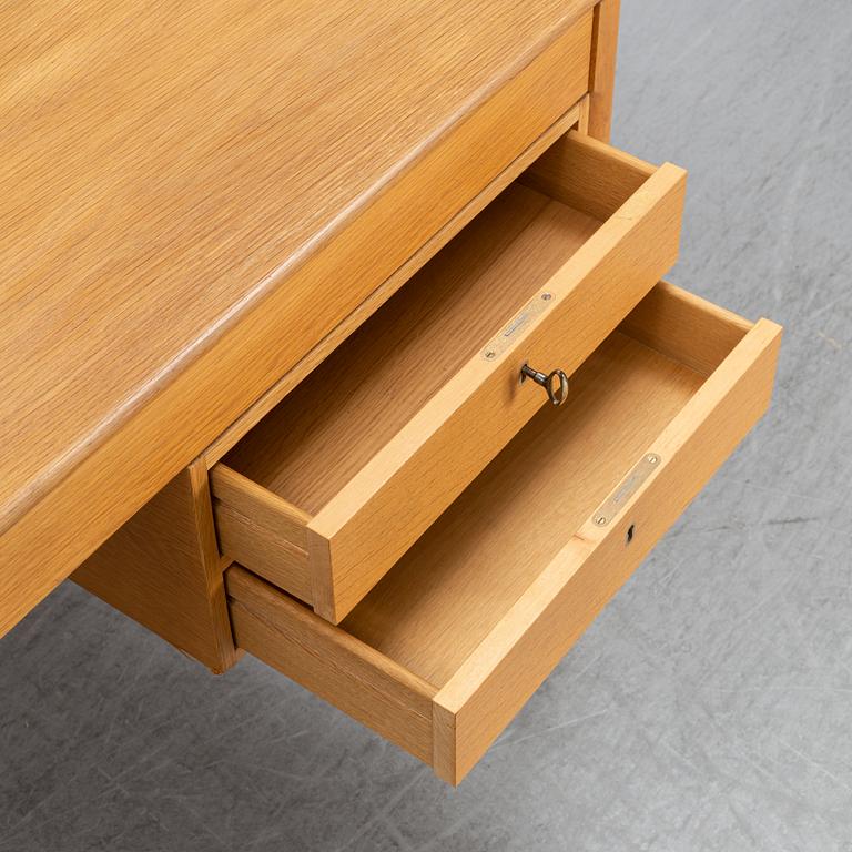 Yngvar Sandström, an oak desk, AB Seffle Möbelfabrik, second half of the 20th century.