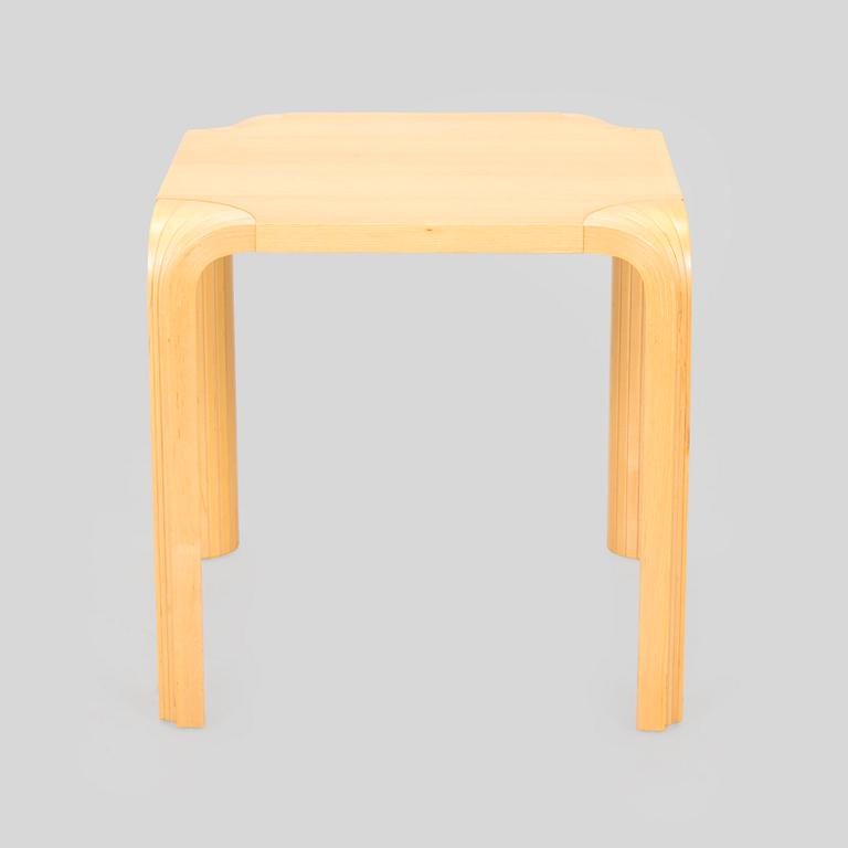 Alvar Aalto, pall X601, Artek 1999.