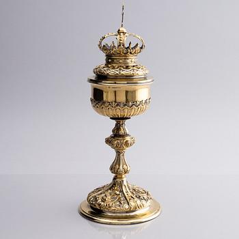 An Austrian late 19th century silver-gilt cup with cover, mark of Vincenz Czokally, Vienna.