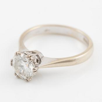 Ring 18K vitguld med en rund briljantslipad diamant.