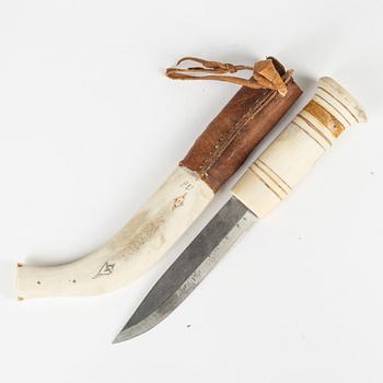 A reindeer horn knife by Paulus Utsi, signed.