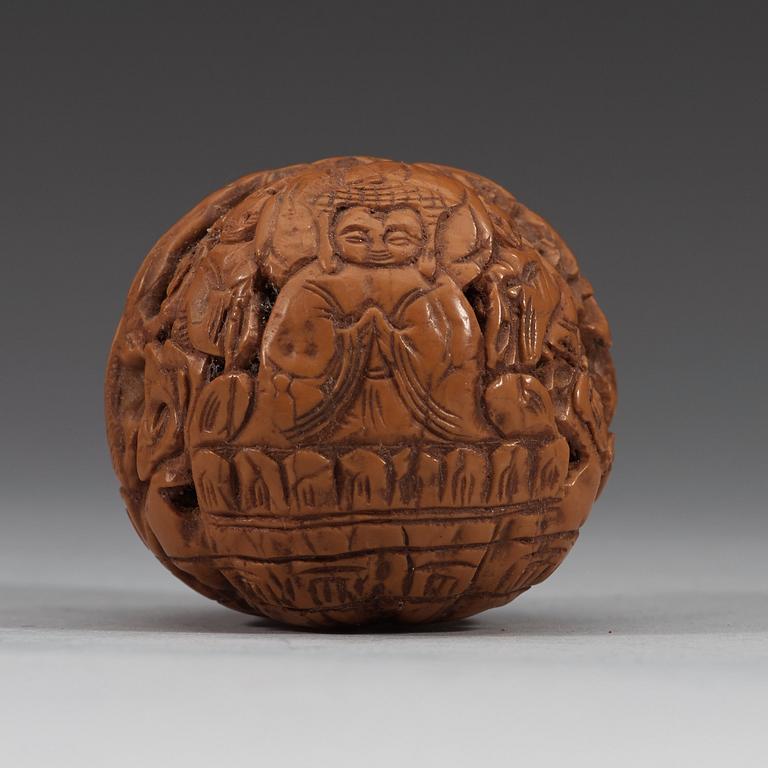 SKULPTERADE VALNÖTTER, sex stycken. Sen Qing dynasti (1644-1912).