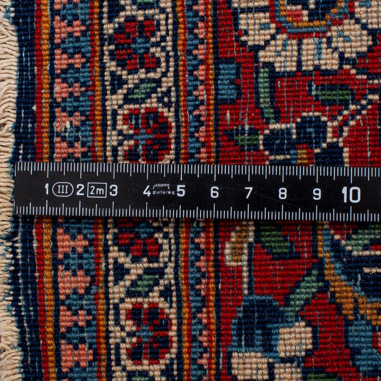 MATTO, a semi-antique Kashan, ca 198,5 x 135 cm.