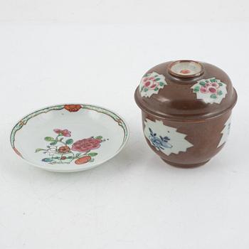 Two porcelain cups, China, Qianlong (1736-95).