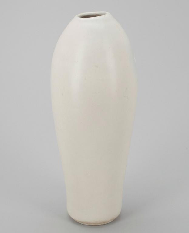 Toini Muona, A CERAMIC VASE.