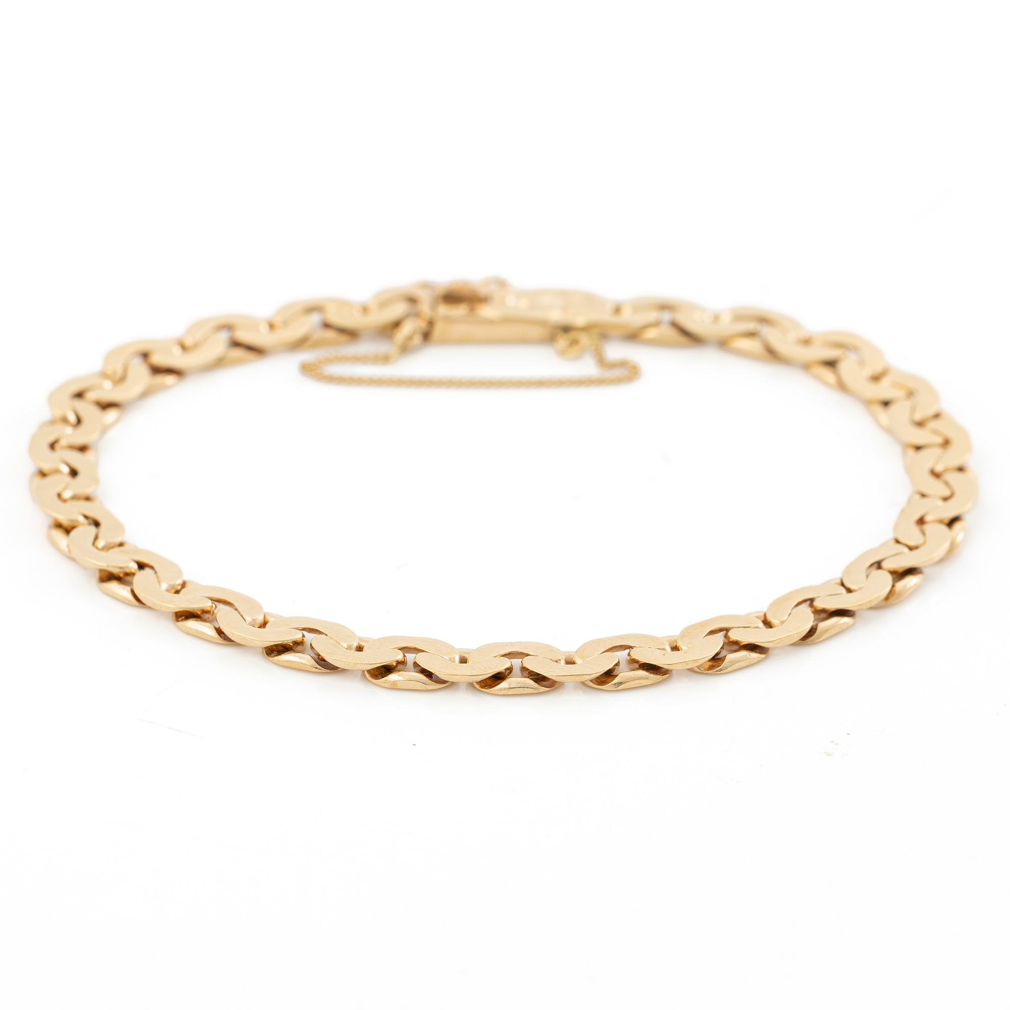 18K gold bracelet.