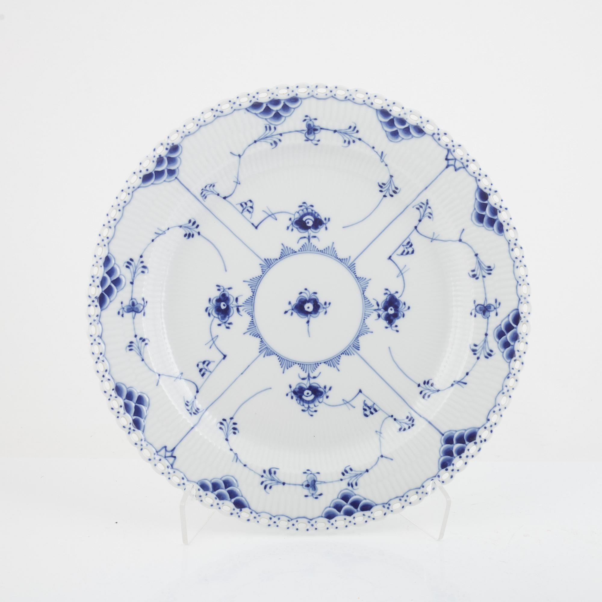 Plates, 3 pcs, porcelain, "Musselmalet", full lace, Royal Copenhagen, Denmark.
