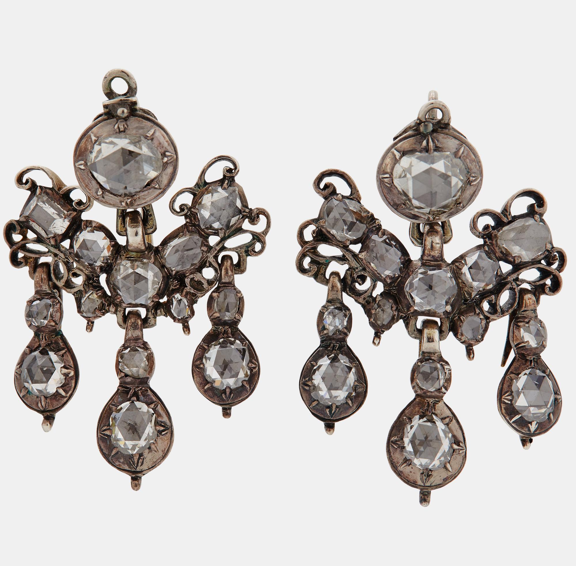 Ett par örhängen med rosen- och taffelslipade diamanter, 1700-tal.