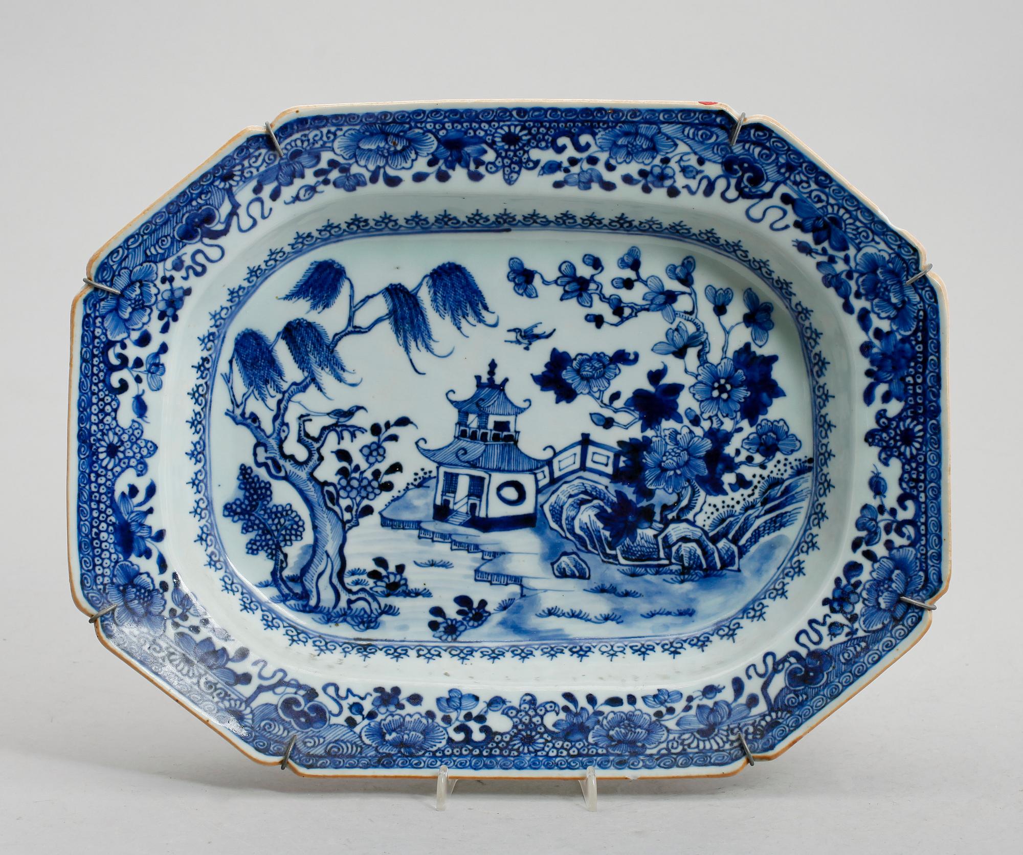 SKÅLFAT, porslin, Kina, Qianlong 1736-1795.