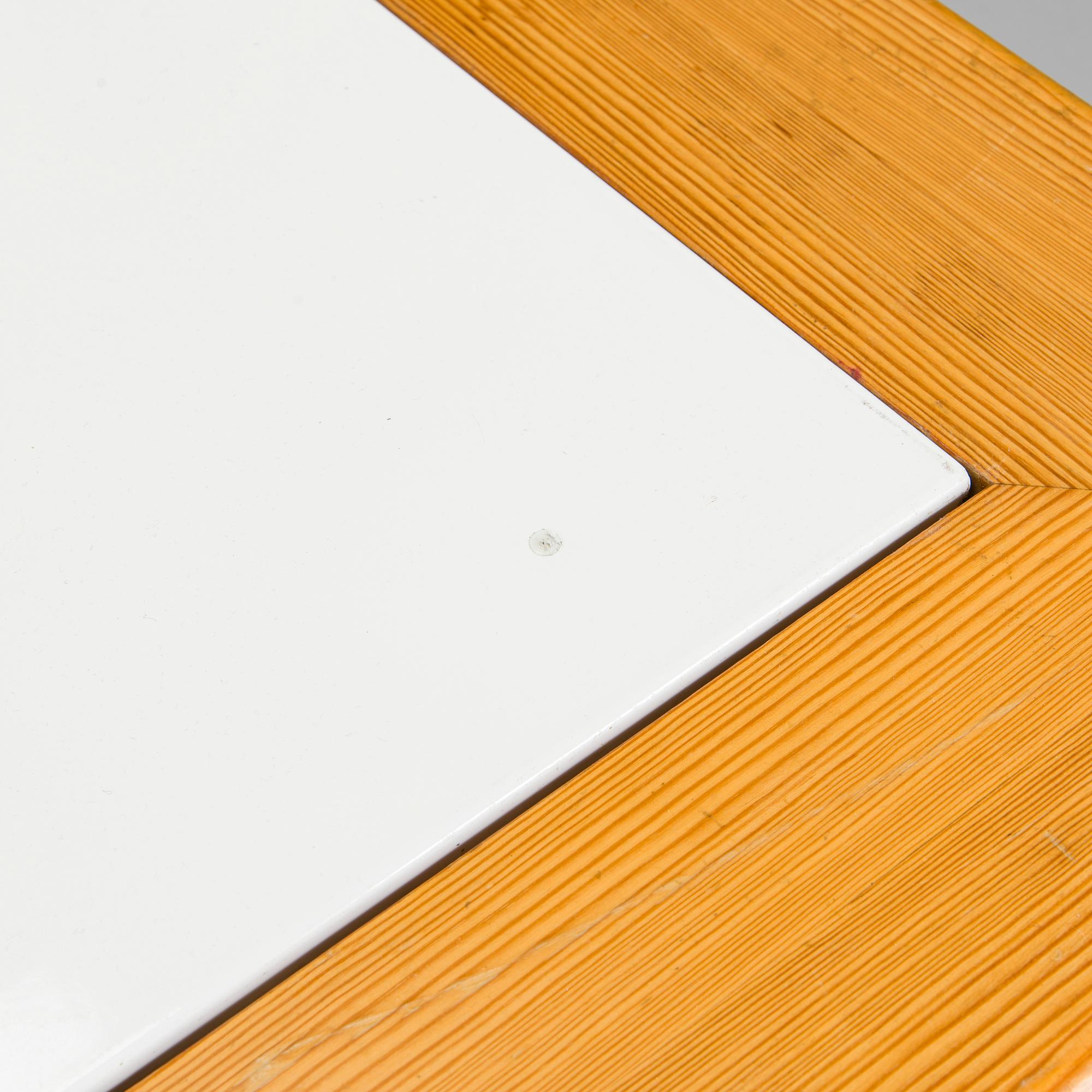 Antti Nurmesniemi, a 1980s coffee table.